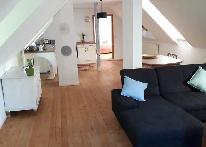 Zentrumsnahe Dachwohnung In Gruener Oase